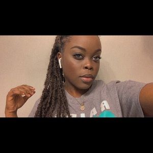 Meet your Posher, Romona